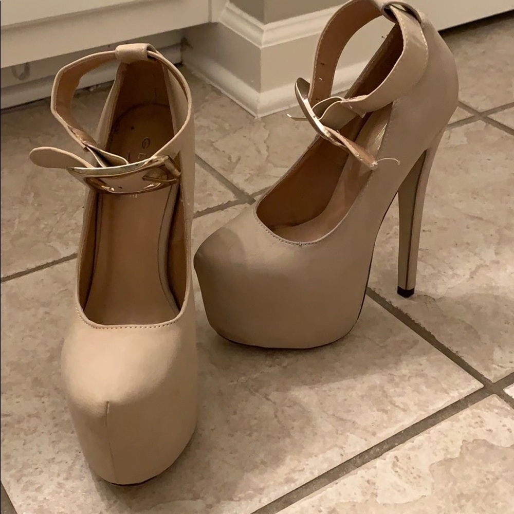 Platform heels sz 5.5